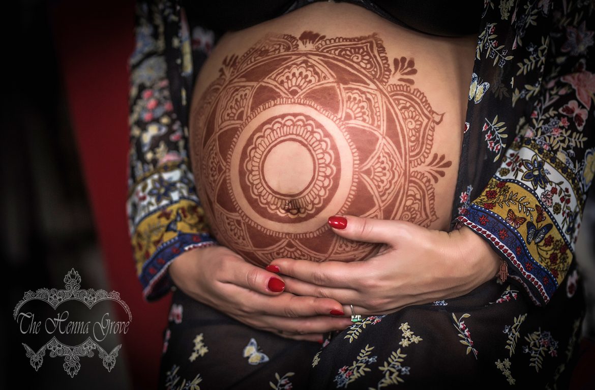 Kismama, pocak, kismama pocak, várandósság, pocakhenna, mandala, thehennagrove, terhesség, kismamafotózás, bellyblessing, bellyhenna, pregnancy, pregnancyhenna, baba-mama, baba, "9. hónap" , vintage, fotóstúdió, "stúdió lightroom",